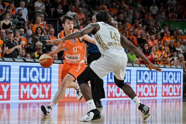 他成为备受 他成为备受