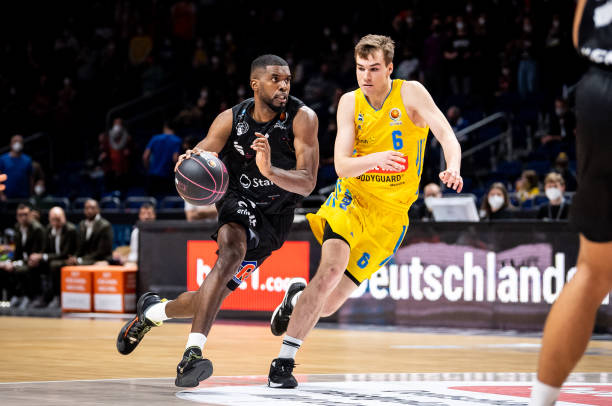 一名年轻资 一名年轻资